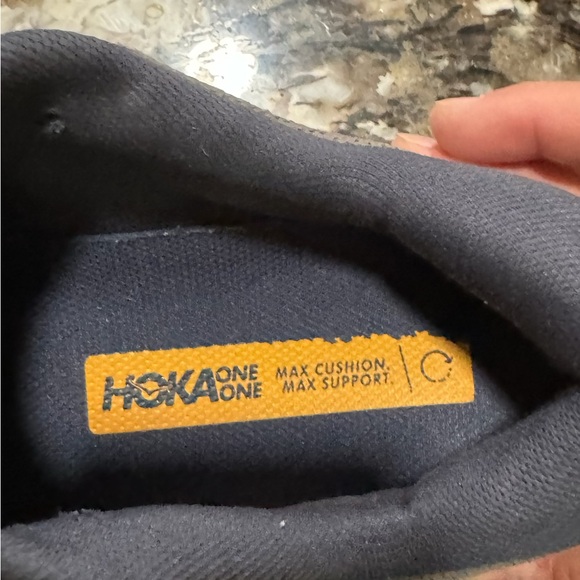 Hoka’s max air cushion 11D. Like new - Picture 4 of 5
